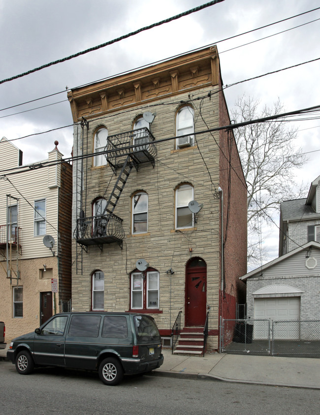 156 3rd St in Passaic, NJ - Building Photo - Building Photo