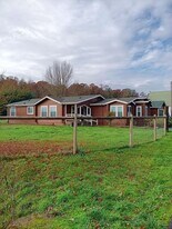 2001 Greenwood Rd S in Independence, OR - Building Photo