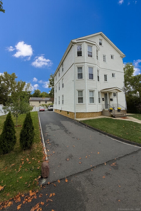 23 Marmon St in New Britain, CT - Building Photo
