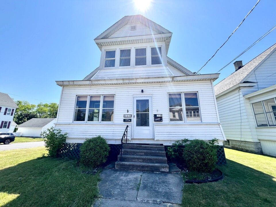 40 Mathias Ave, Unit 2 in Amsterdam, NY - Building Photo