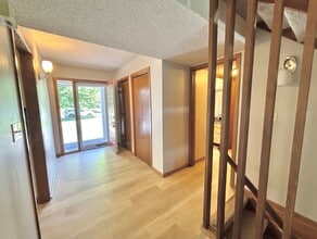 6864 Hallmark Dr in Eden Prairie, MN - Building Photo - Building Photo