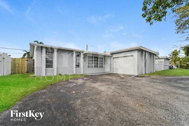 2419 NW 87th Ln in Sunrise, FL - Building Photo - Building Photo