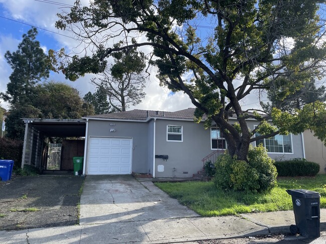 property at 1939 Hill Ave