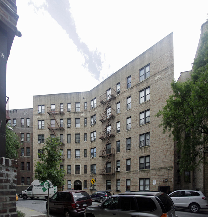 17-23 Dongan Pl in New York, NY - Building Photo