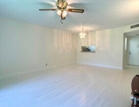 5130 Las Verdes Cir in Delray Beach, FL - Building Photo - Building Photo