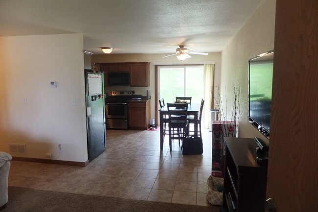 1525 Jefferson St in West Bend, WI - Building Photo - Building Photo