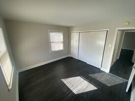 5 W Plumstead Ave in Lansdowne, PA - Building Photo