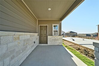 147 Longstraw Dr in Mustang Ridge, TX - Building Photo - Building Photo