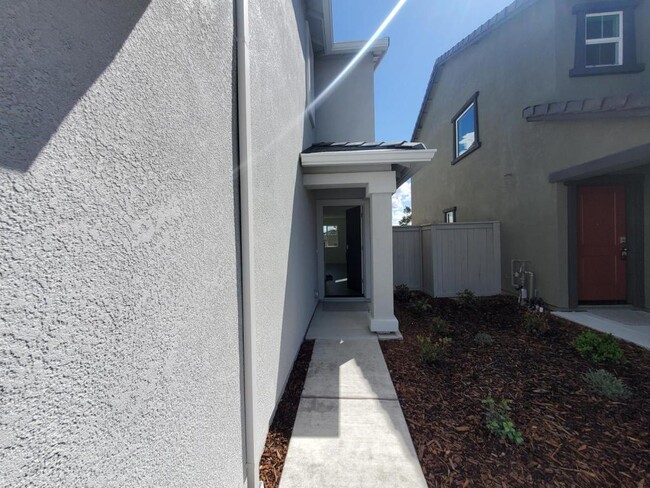 2057 Shady Tree Cir in Roseville, CA - Building Photo - Building Photo