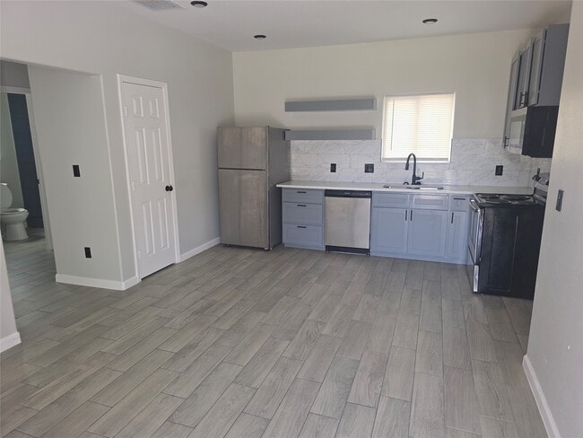 3221 Ennis St in Houston, TX - Building Photo - Building Photo