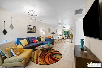 575 N Villa Ct in Palm Springs, CA - Building Photo - Building Photo