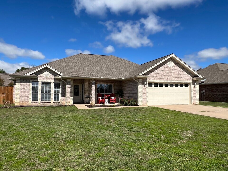 1535 Glenwood Dr in Stephenville, TX - Building Photo