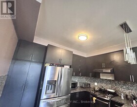 5355 Tenth Line W in Mississauga, ON - Building Photo - Building Photo