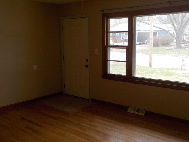 909 Highland Dr in Junction City, KS - Building Photo - Building Photo