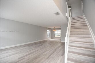 4801 Grapevine Wy in Davie, FL - Building Photo - Building Photo