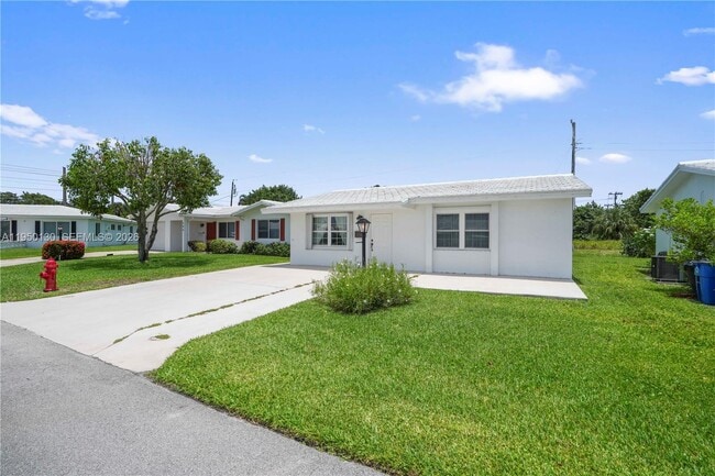 142 NW 10th Ct in Boynton Beach, FL - Building Photo - Building Photo