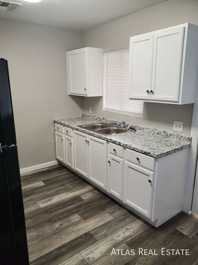 property at 606 N Center St