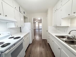 500 Willow Dr in Lake Jackson, TX - Building Photo - Building Photo