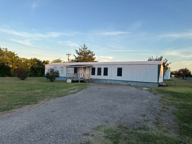 8749 Co Rd 3602 in Quinlan, TX - Building Photo - Building Photo
