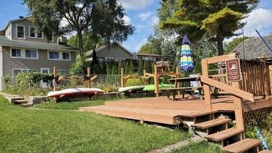 1349 Beach Dr Apt. 1, Unit Davis in Lake Orion, MI - Foto de edificio - Building Photo