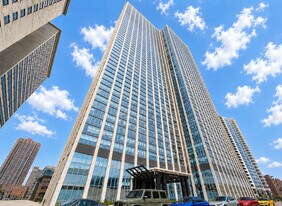 655 W Irving Park Rd in Chicago, IL - Building Photo