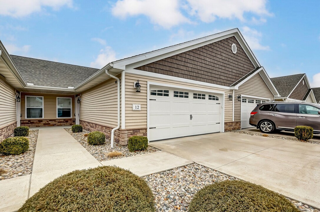 29156 E Winner's Cir in Perrysburg, OH - Building Photo