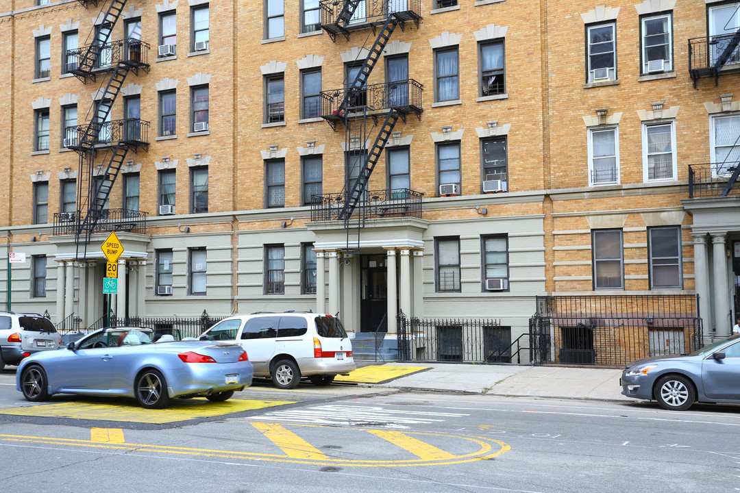 24 Saint Nicholas Pl in New York, NY - Building Photo