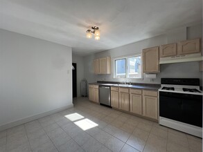 63 Boston Ave, Unit 1 in Somerville, MA - Foto de edificio - Building Photo