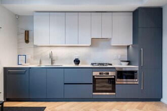 745 W 49th Ave in Vancouver, BC - Building Photo - Building Photo