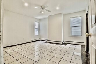 571 Somerville Ave, Unit 571A in Somerville, MA - Building Photo - Building Photo