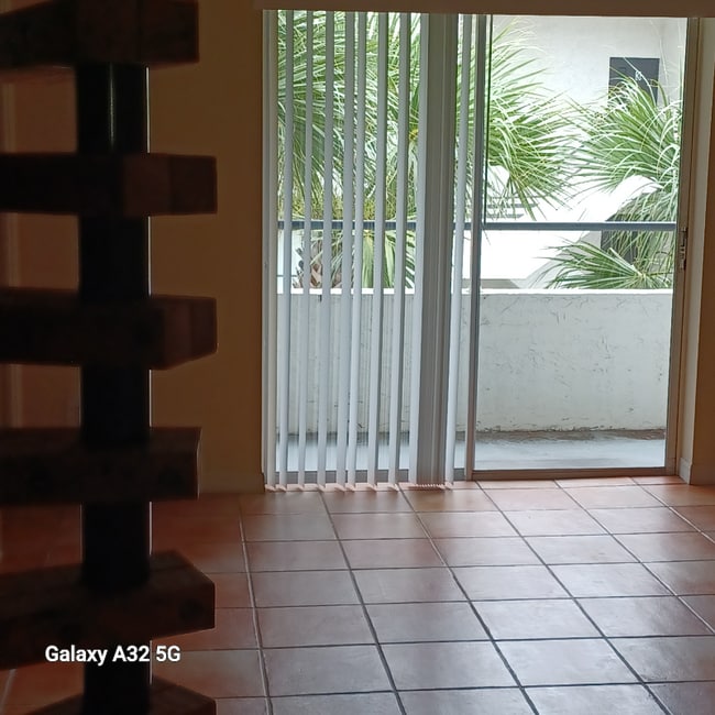 2585 Countryside Blvd in Clearwater, FL - Building Photo - Building Photo