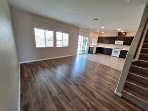 330 Alboran Sea Cir in Sacramento, CA - Building Photo - Building Photo