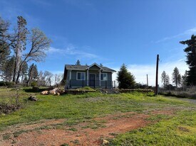 1329 Taylor Ln in Paradise, CA - Building Photo