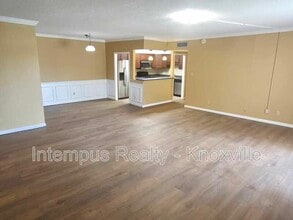 5709 Lyons View Pike in Knoxville, TN - Foto de edificio - Building Photo