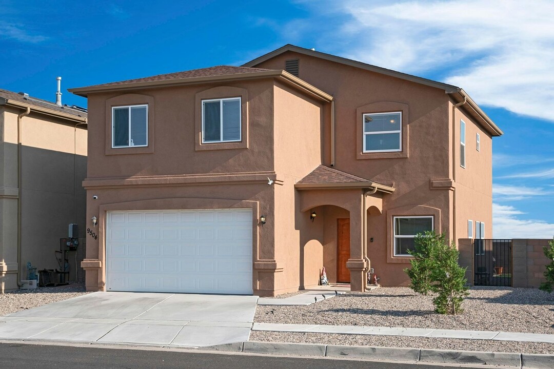 9504 Silica Ave NW in Albuquerque, NM - Building Photo