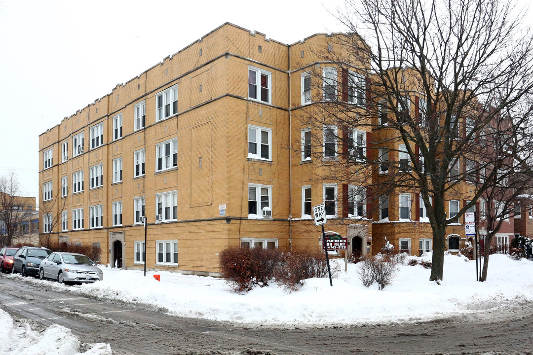 Mozart Plaza in Chicago, IL - Building Photo