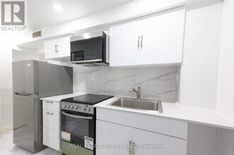 114 Old Sheppard Ave in Toronto, ON - Building Photo - Building Photo