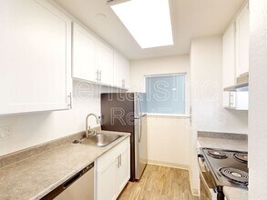 521 Alameda del Prado in Novato, CA - Building Photo - Building Photo