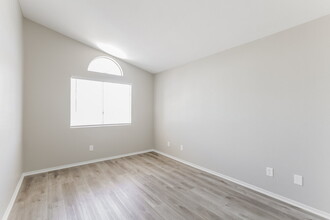 7113 Junction Village Ave in Las Vegas, NV - Building Photo - Building Photo