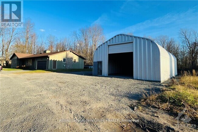 4700 Fallowfield Rd in Ottawa, ON - Building Photo - Building Photo