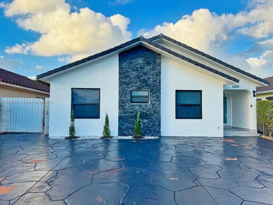 3129 W 73rd Pl in Hialeah, FL - Foto de edificio