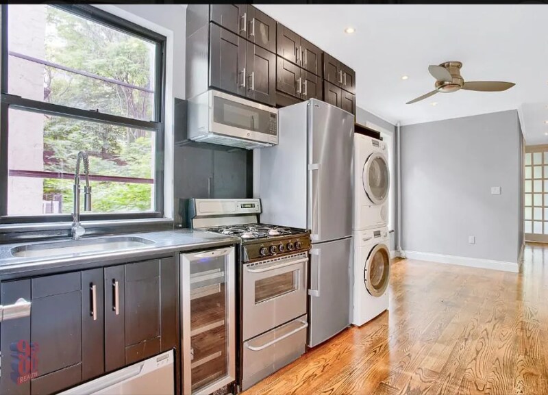 E. 105th St in New York, NY - Building Photo