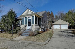 157 Sandringham Ave in Providence, RI - Building Photo