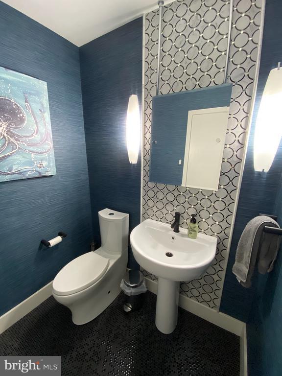 805 Rosehill Dr in King of Prussia, PA - Foto de edificio - Building Photo