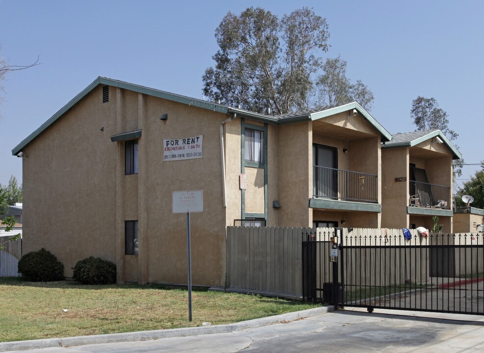 3159 Spring Garden St in Riverside, CA - Foto de edificio