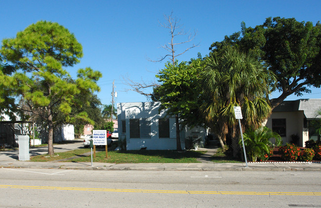 2013-2017 Van Buren St in Hollywood, FL - Foto de edificio - Building Photo