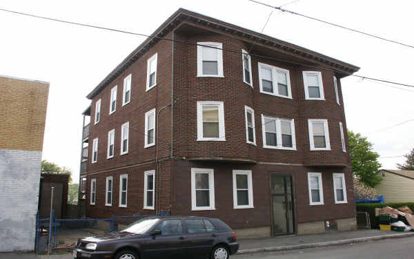 16 Shurtleff St in Revere, MA - Foto de edificio