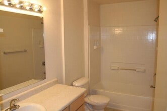 16033 N 25th St, Unit 111 in Phoenix, AZ - Building Photo - Building Photo
