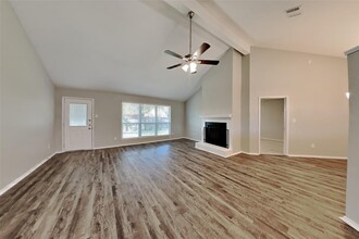 2215 Fountain Dr in Sugar Land, TX - Building Photo - Building Photo