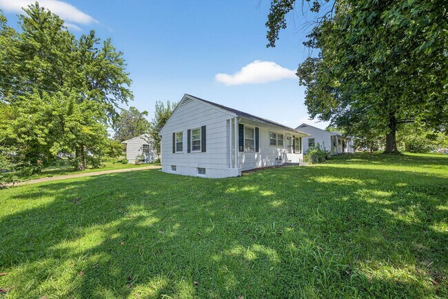261 Cameron Rd in St. Louis, MO - Building Photo - Building Photo